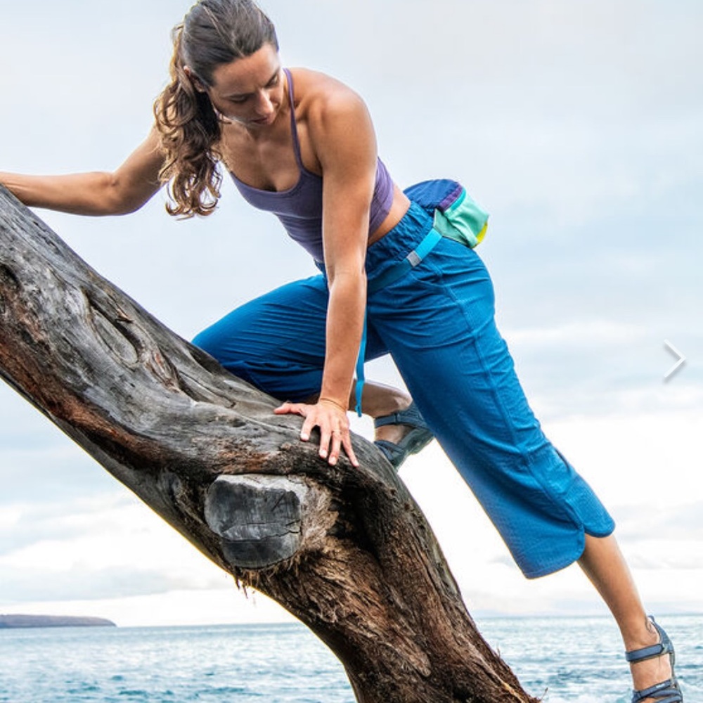 Gorgeous 🔥 Title Nine Slaycation 2.0 Capri pants in snorkel blue XS